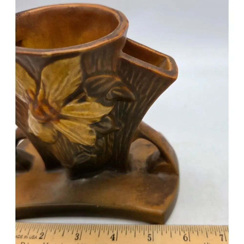 ROSEVILLE POTTERY CLEMATIS BROWN FLOWER VASE #192-5